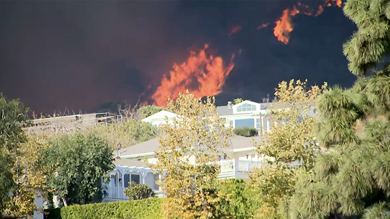  Wildfires spread in densely populated areas of Southern California 